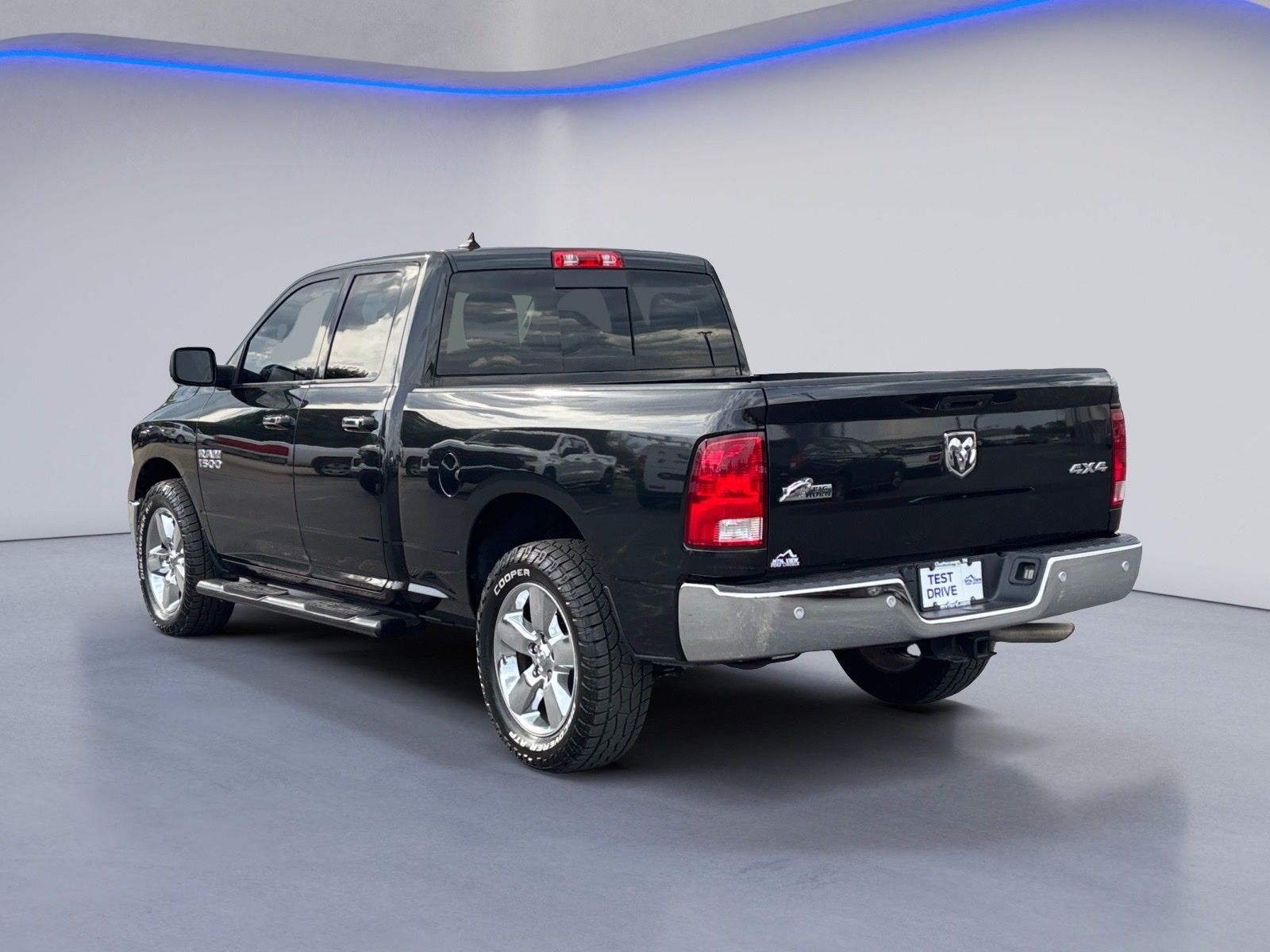 View vehicle photo 3