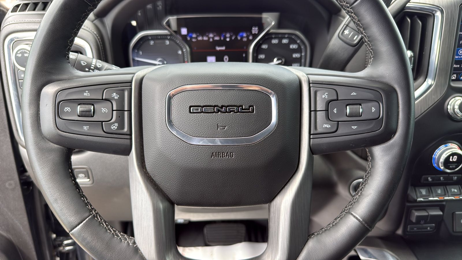Used 2023 Green GMC Denali image 14