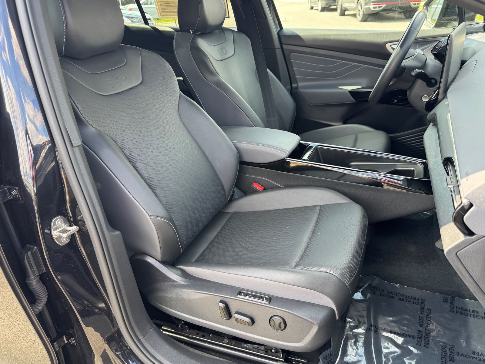 Used 2023 Black Volkswagen S image 34