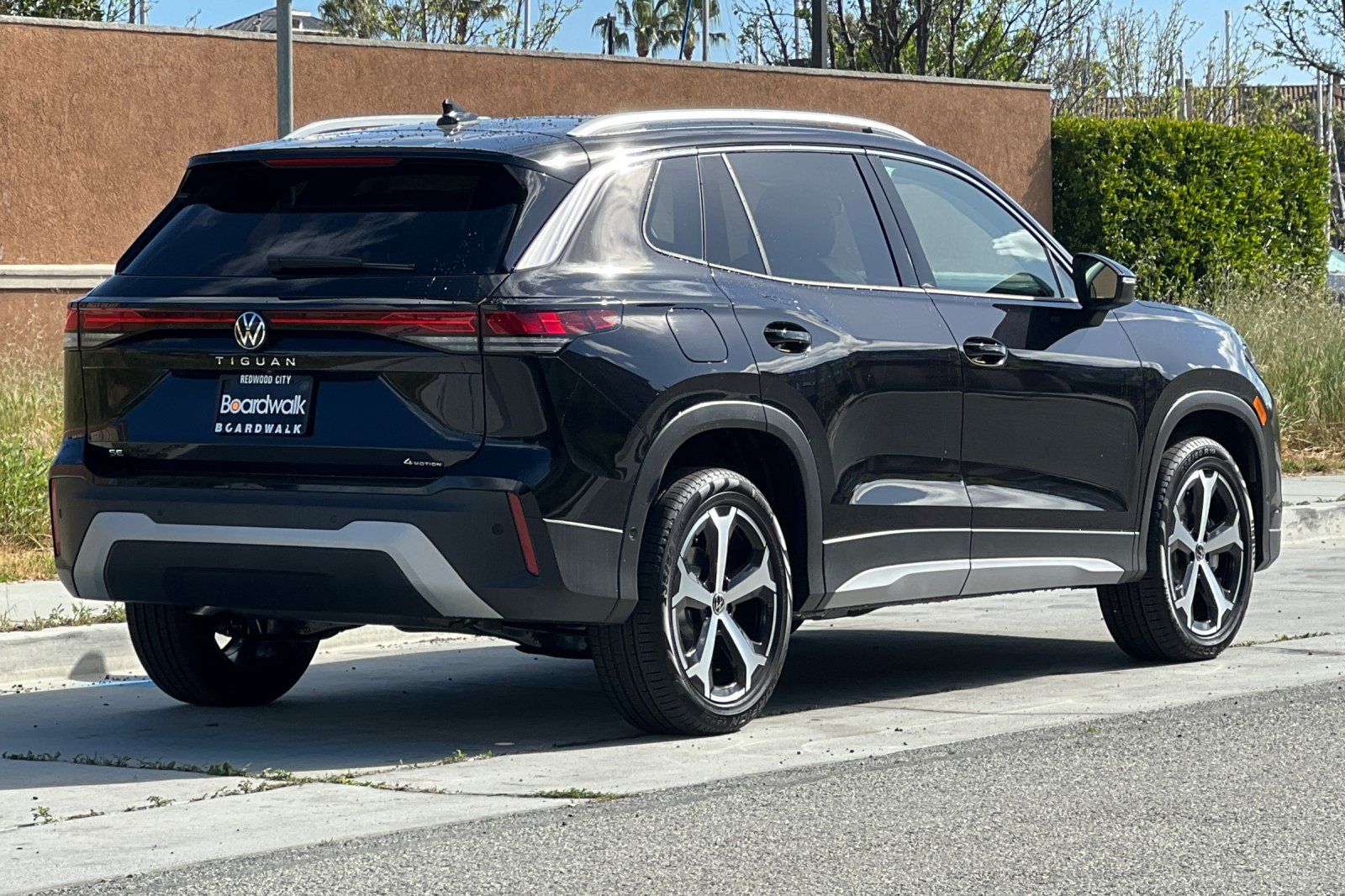 View vehicle photo 4