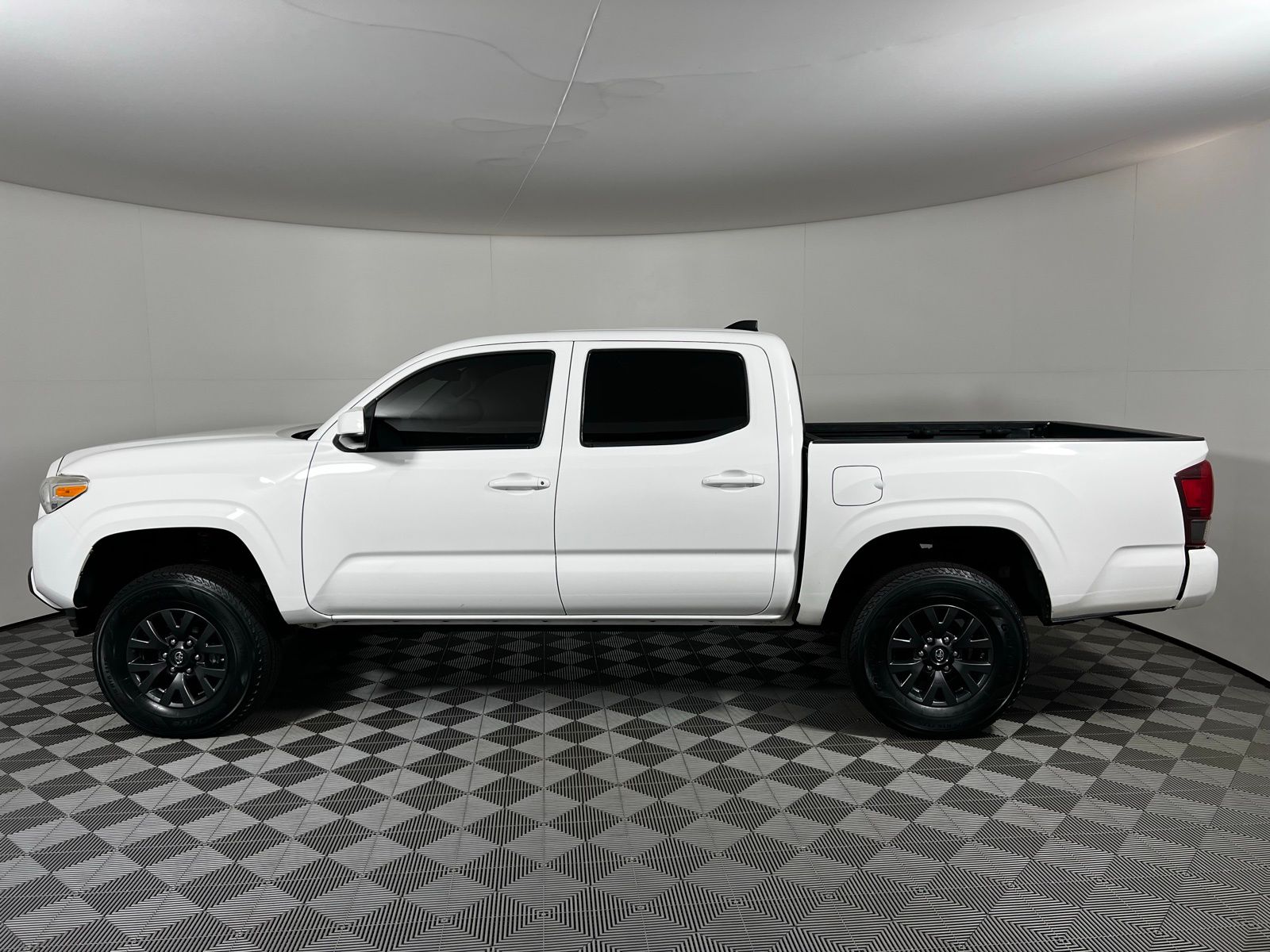 Thumbnail: 2020 Toyota Tacoma - 8