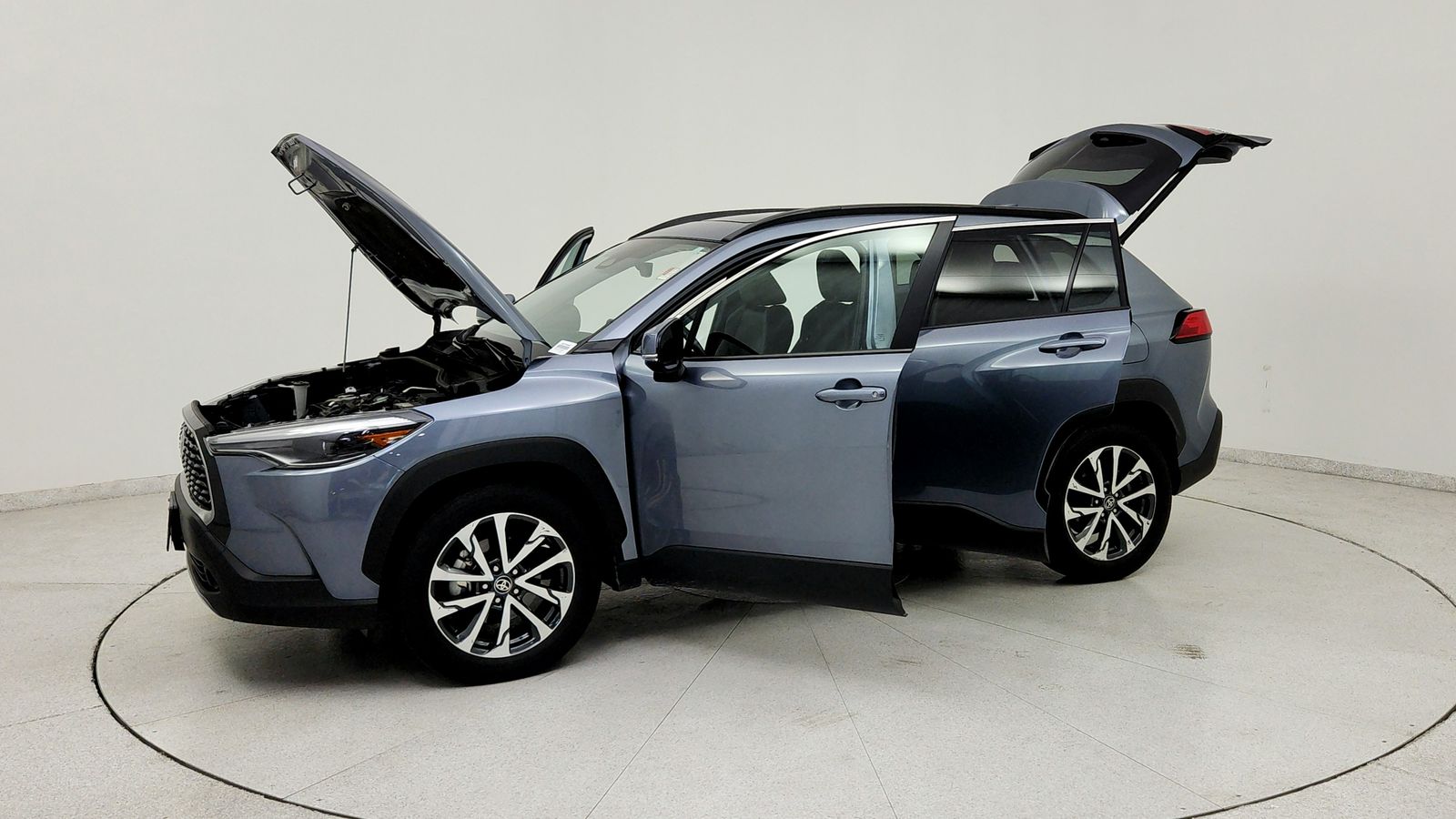 Used 2023  Toyota XLE image 12