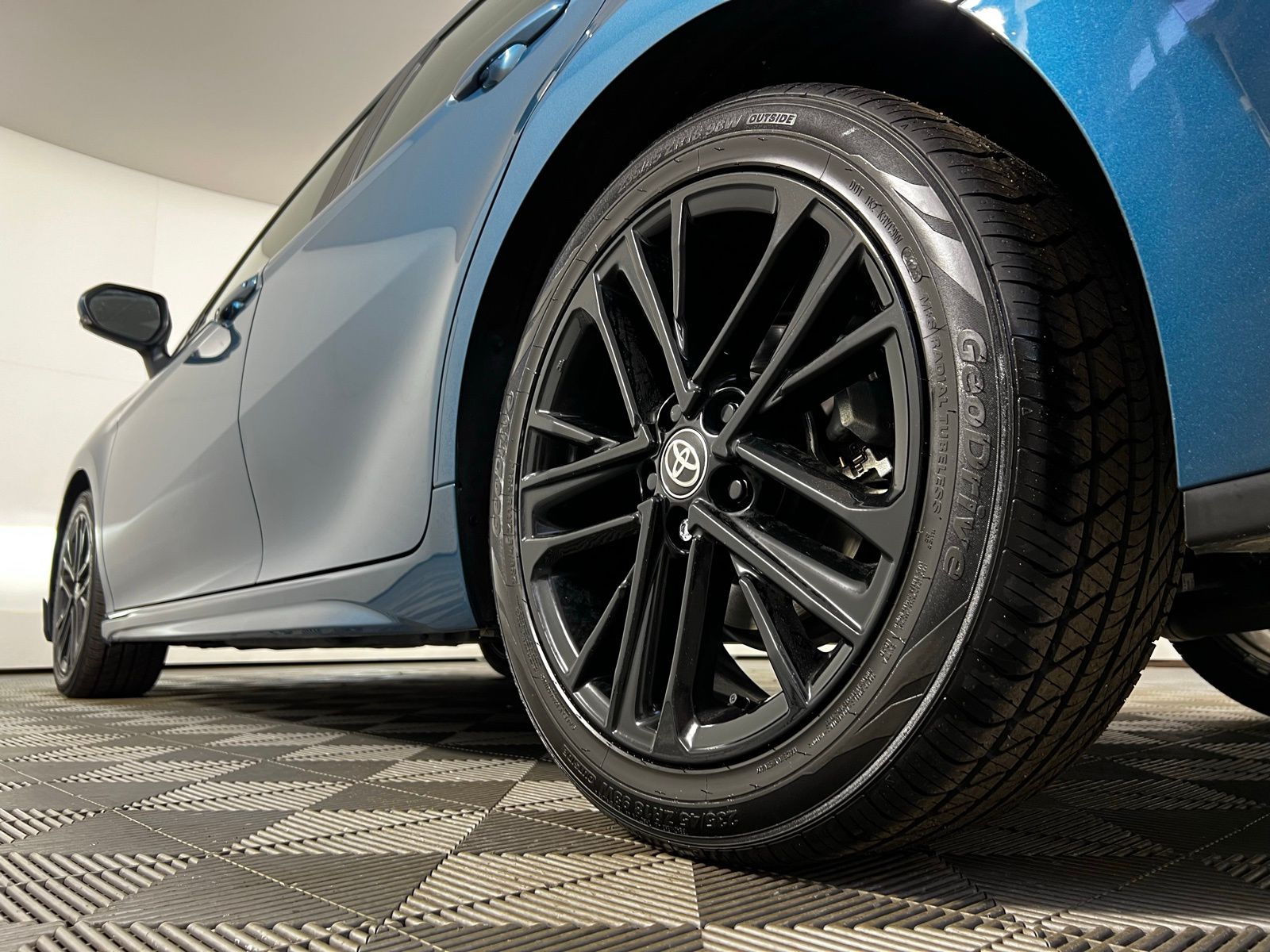 Thumbnail: 2025 Toyota Camry - 25