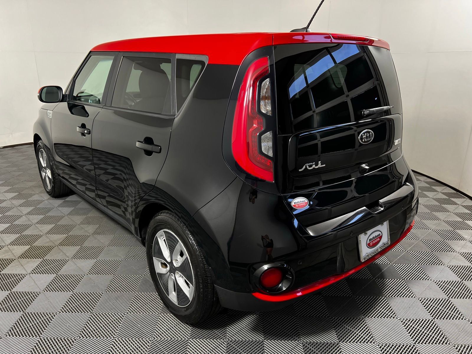 Thumbnail: 2017 Kia Soul EV - 7