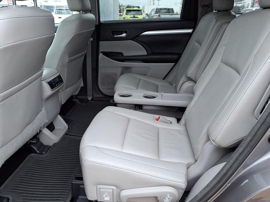 2015 Toyota Highlander XLE V6 Gray at Gullo Toyota