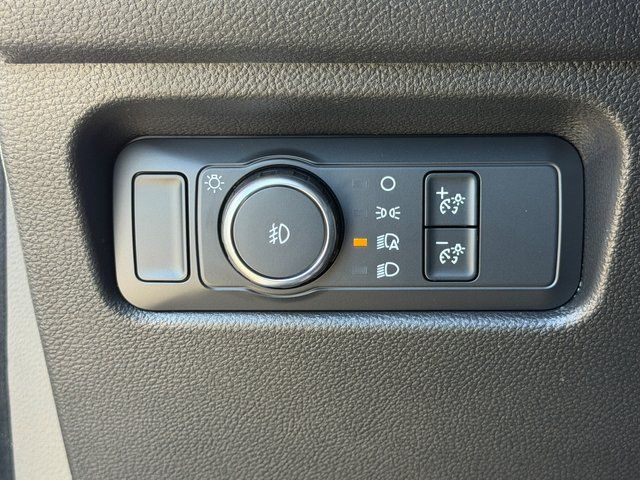 New 2025 Oxford White Ford XLT image 31