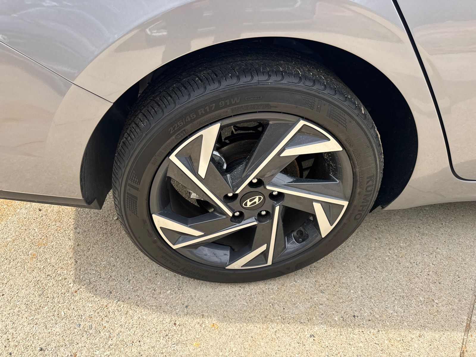 Certified Used 2025 Fluid Metal Hyundai SEL Sport image 17