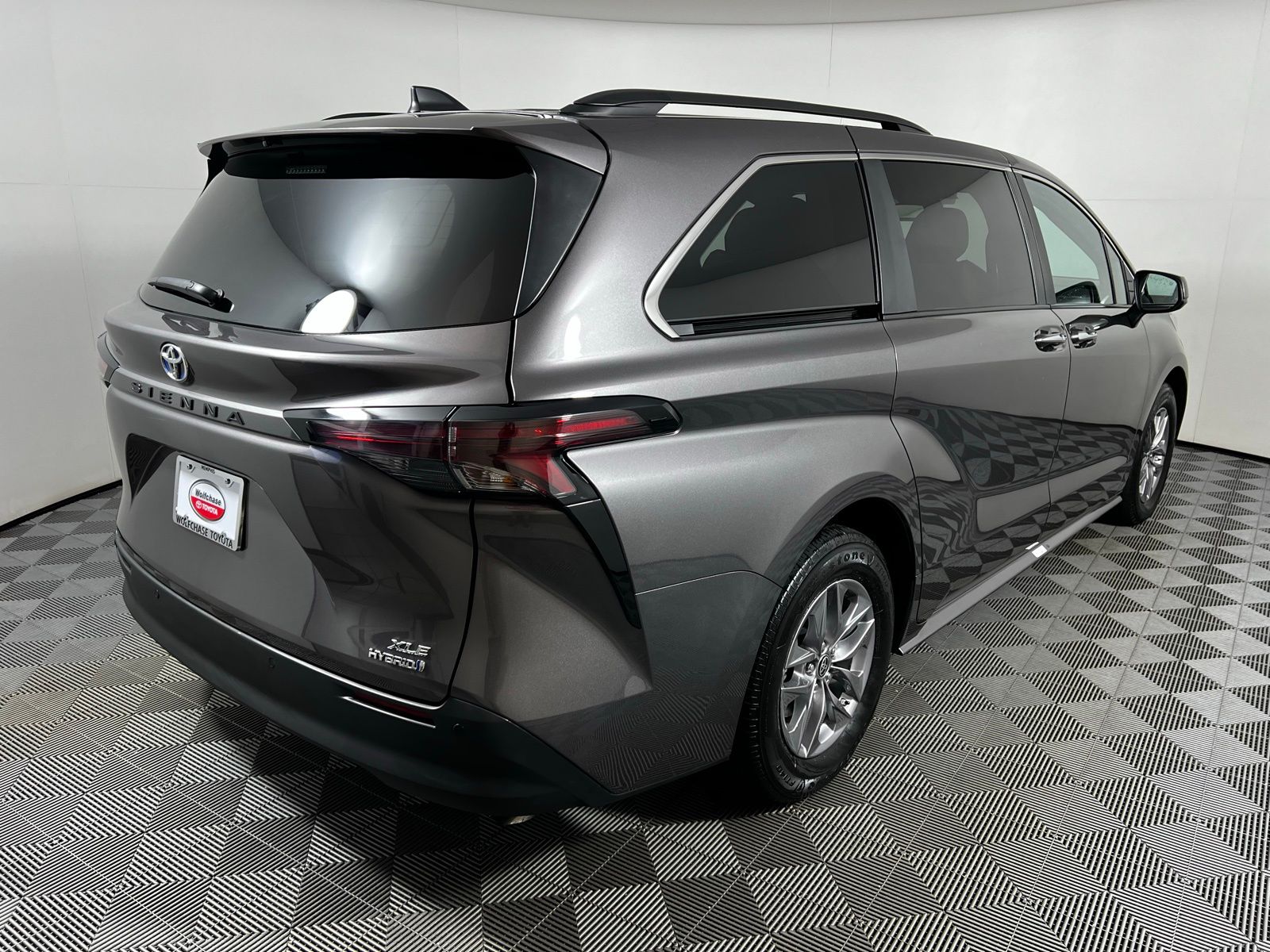 2023 Toyota Sienna XLE 12