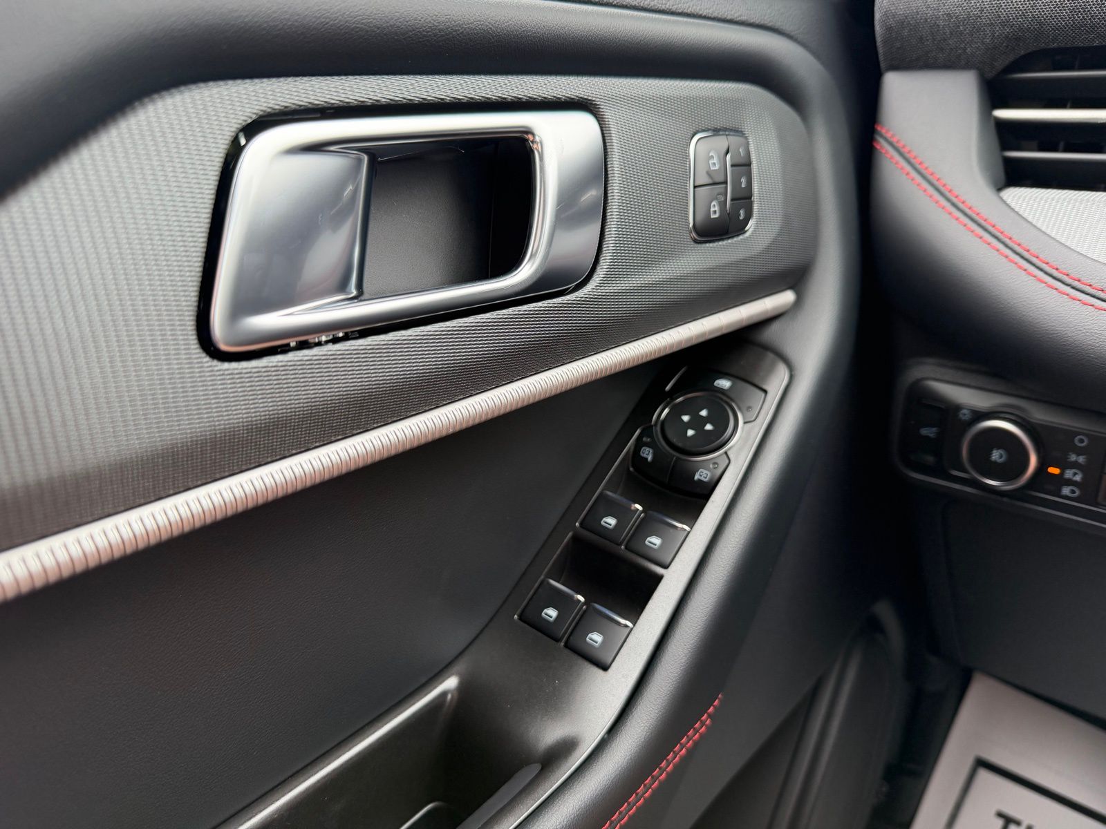 2026 Ford Explorer image 24