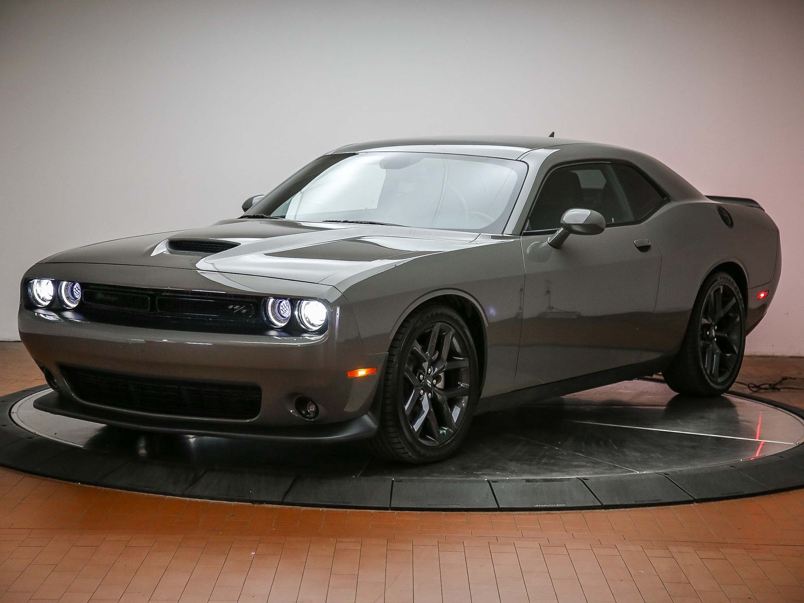 Destroyer Gray Clearcoat 2023 Dodge Challenger Coupe Rear-Wheel Drive 6-Speed Manual
