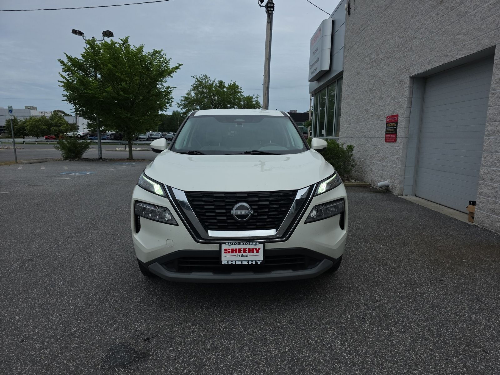 View vehicle photo 3