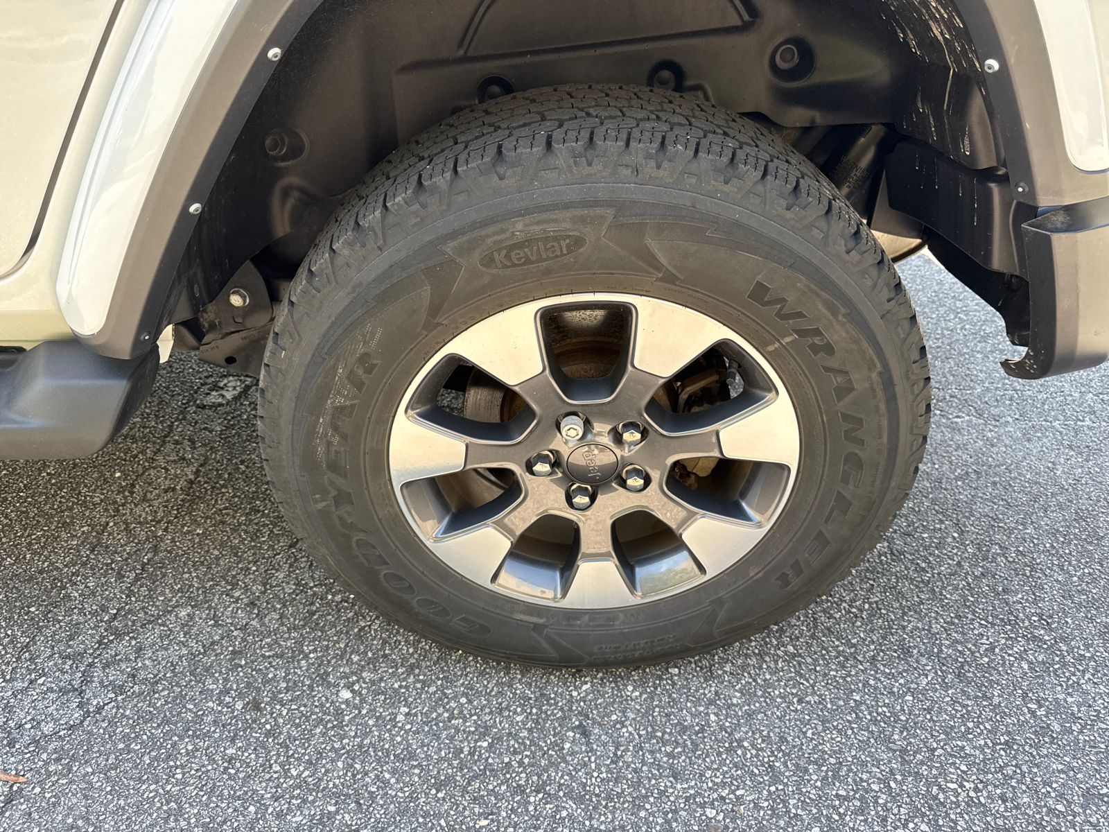 Used 2022 White/off-white Jeep Unlimited Sahara image 19