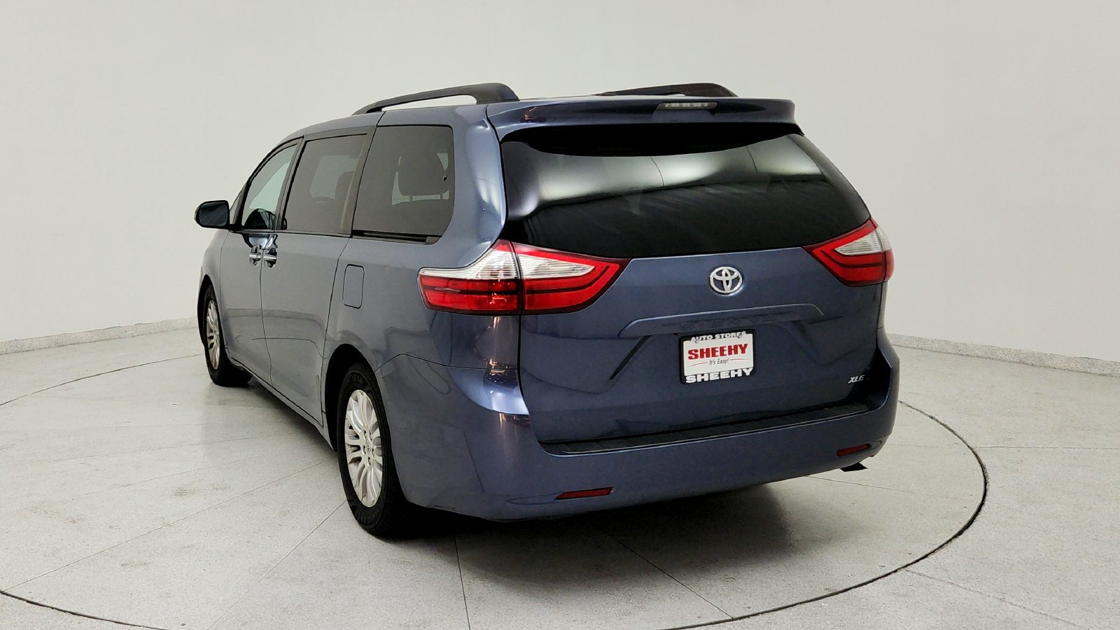 Used 2015 Blue Toyota XLE image 5