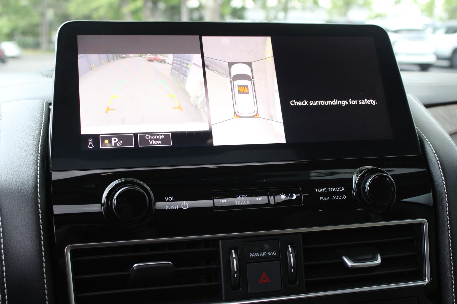 Used 2024 Gray INFINITI Premium Select image 27