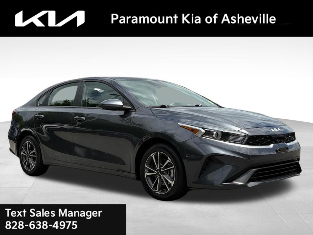 Gray 2024 Kia Forte LXS FWD Sedan Front-Wheel Drive Continuously Variable Transmission