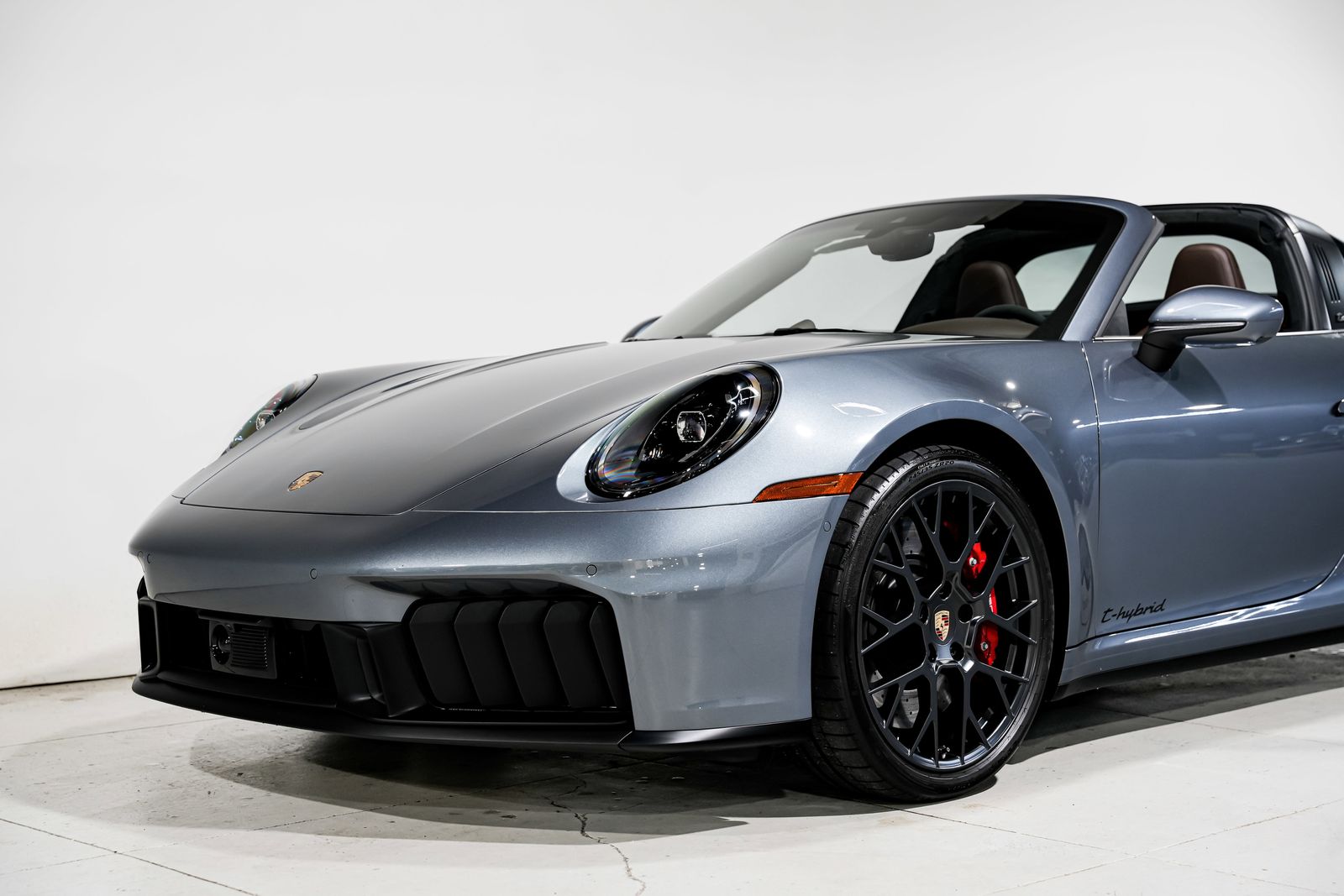 2025 Porsche 911 Targa 4 GTS — photo 36
