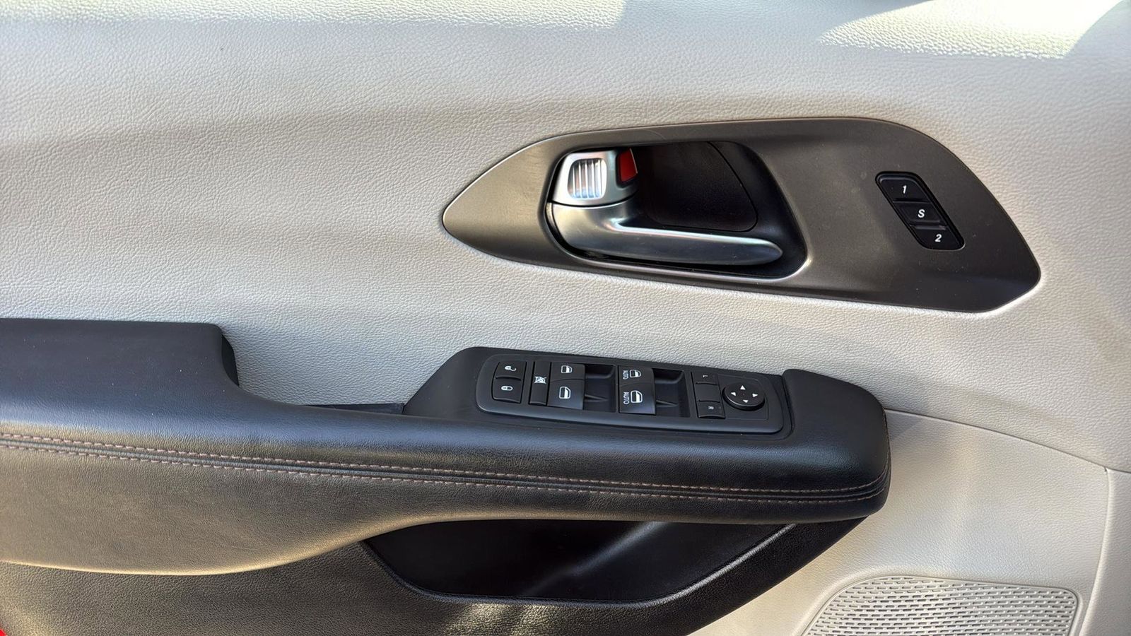 Used Car 2020 Chrysler Pacifica  Touring L For Sale Under $20,000 In Austin, Texas