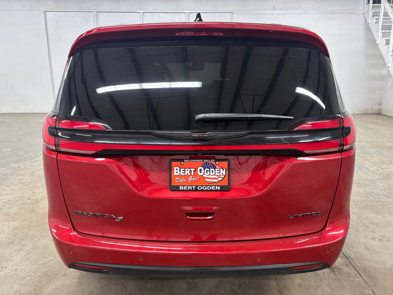 Used 2025 Red Chrysler Limited image 6