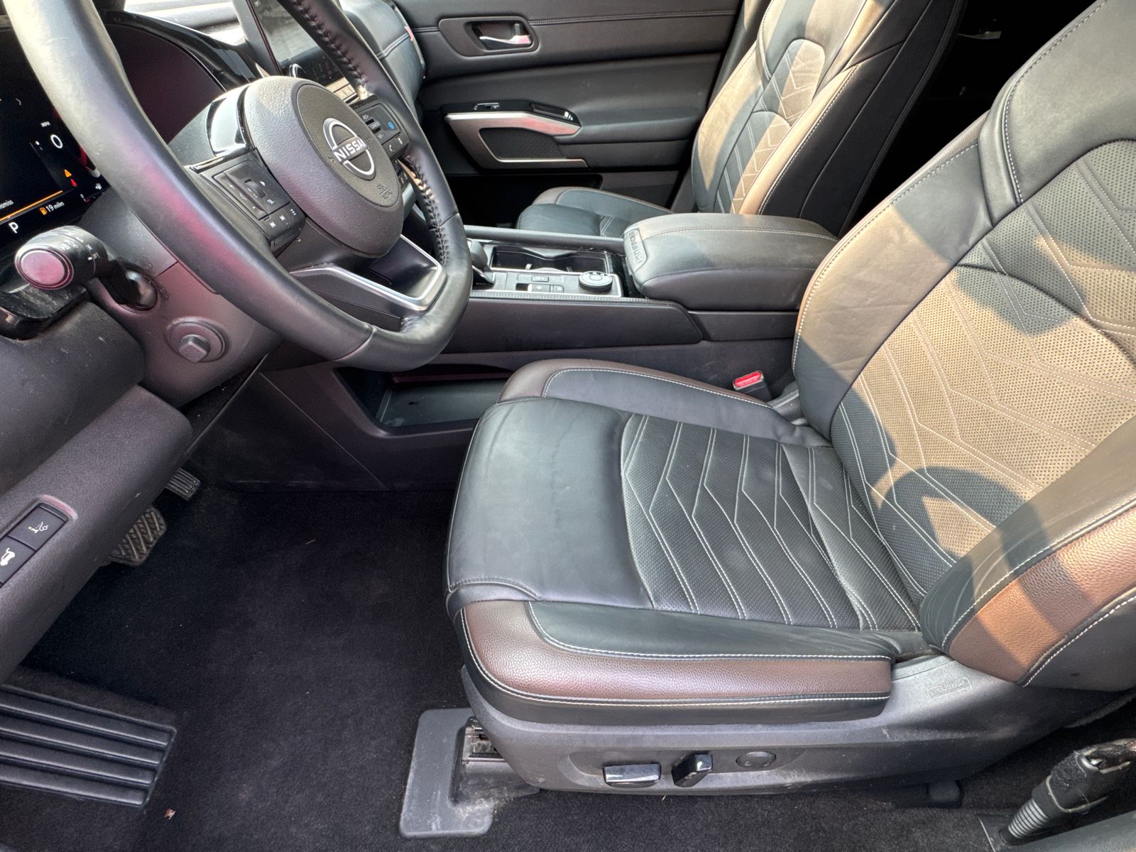 2024 Nissan Pathfinder Platinum photo 8