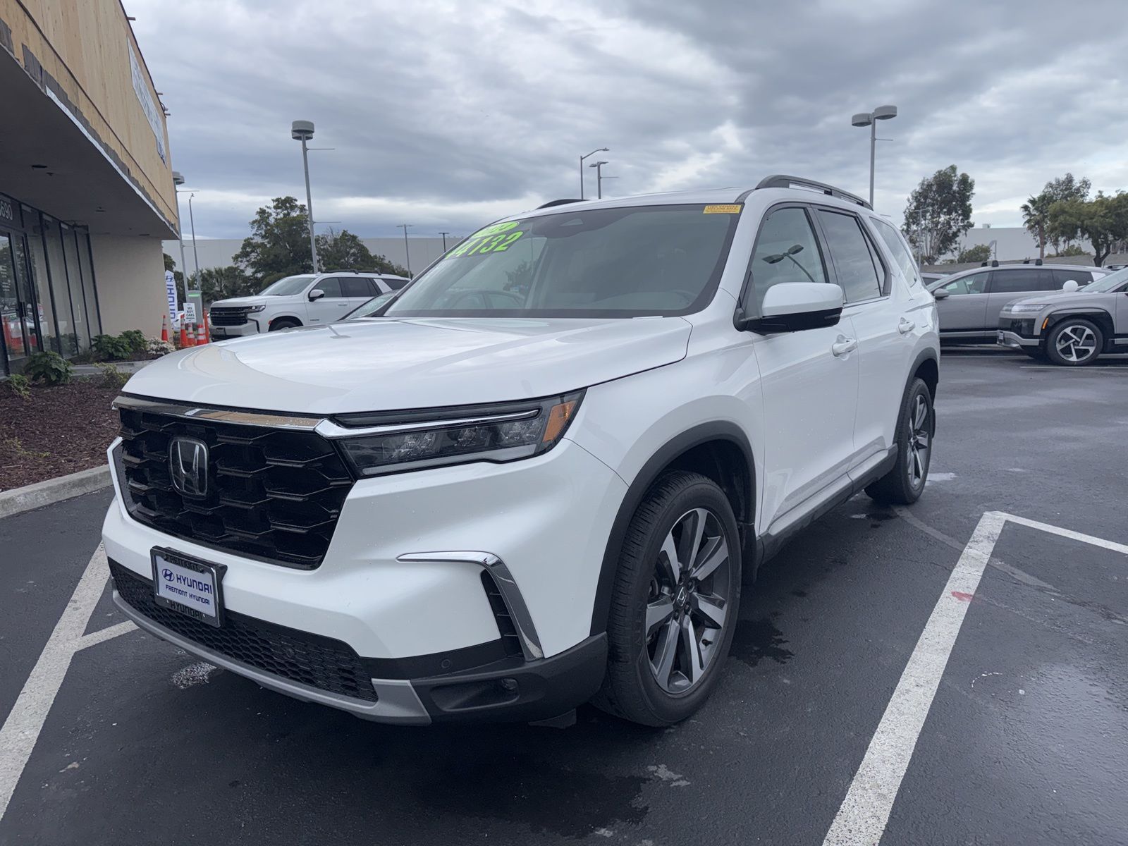 Platinum White Pearl 2024 Honda Pilot Touring AWD SUV / Crossover All-Wheel Drive Automatic