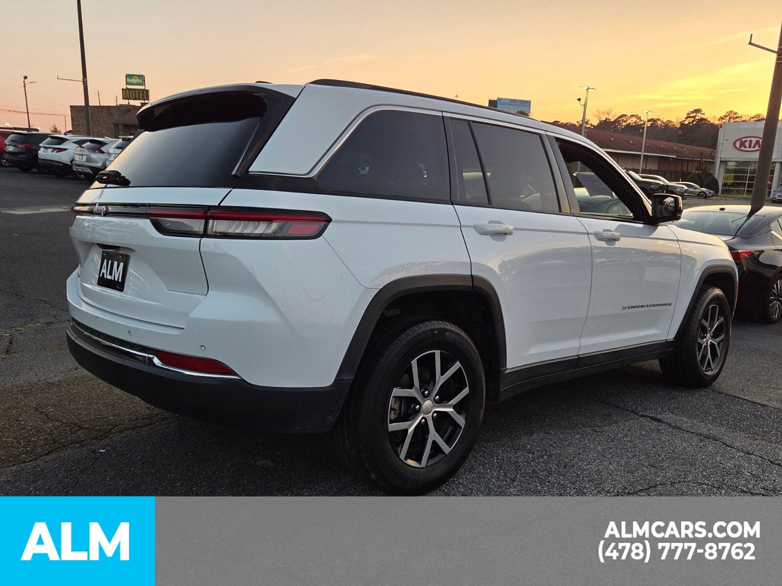 Used 2024 Bright White Clearcoat Jeep Limited image 13