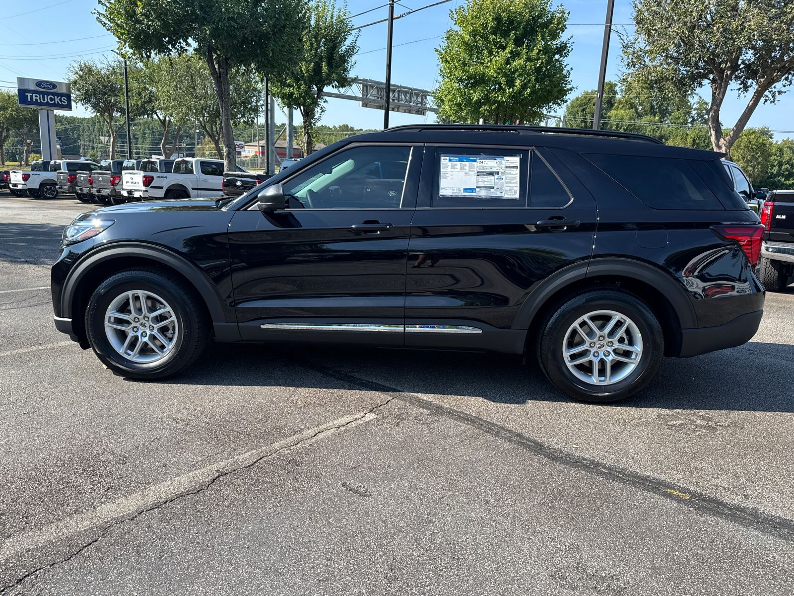2025 Ford Explorer photo 6