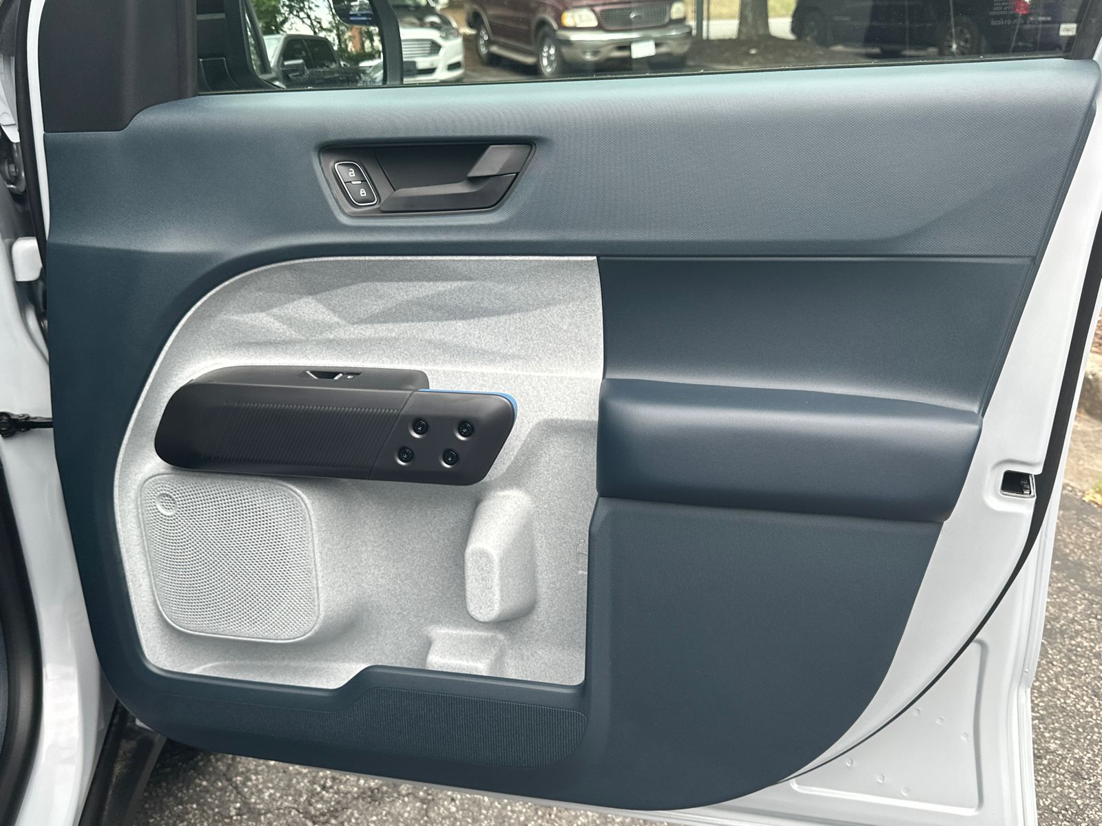 New 2026 Space White Metallic Ford XLT image 15