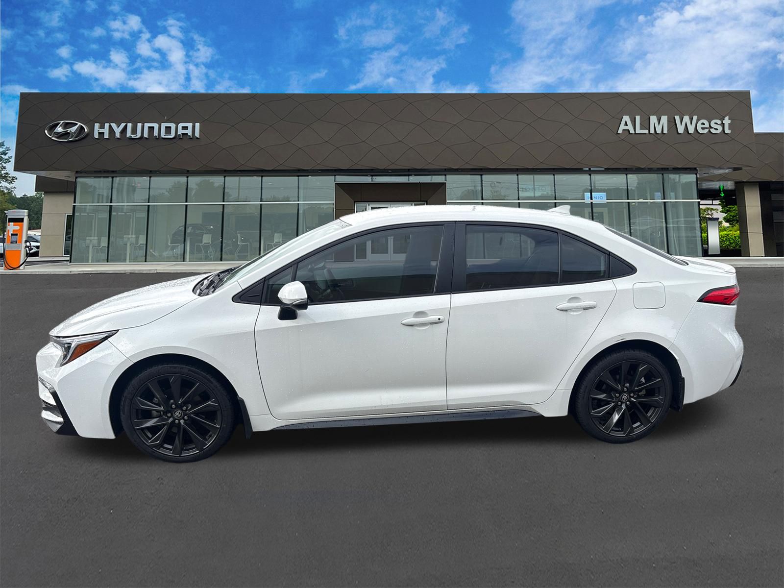 Used 2025 Ice Toyota SE image 2