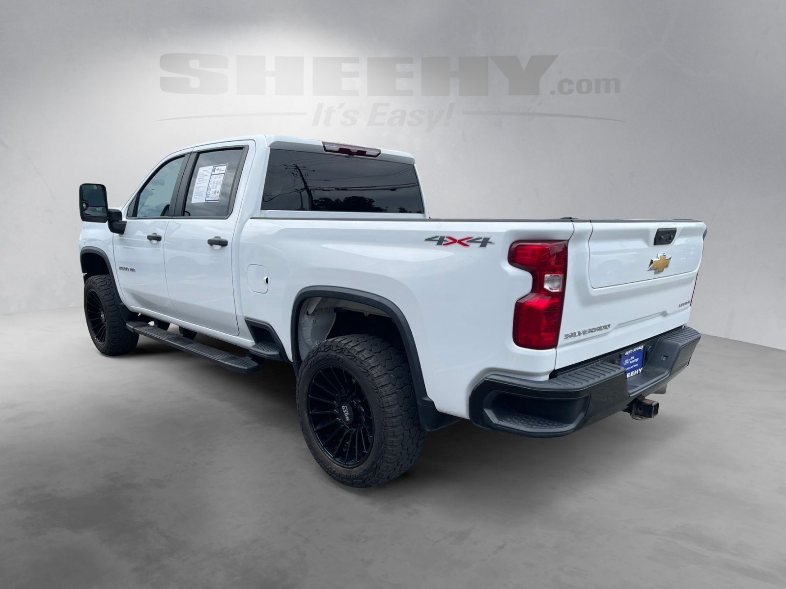 Used 2022 Summit White Chevrolet Custom image 12