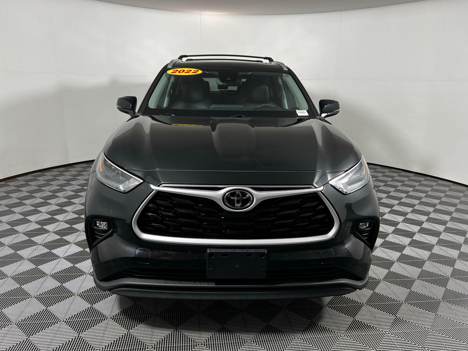 Thumbnail: 2022 Toyota Highlander - 2