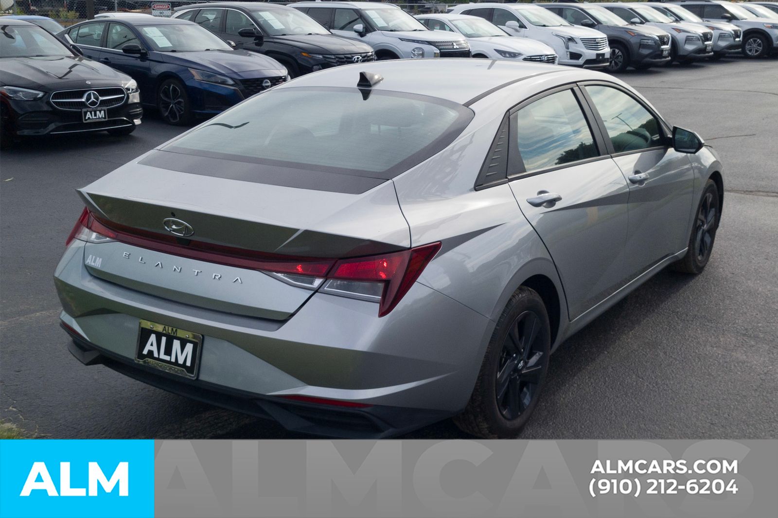 2023 Hyundai Elantra SEL photo 5