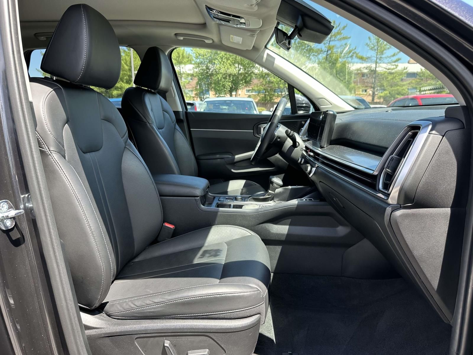 Used 2025  Kia EX image 33