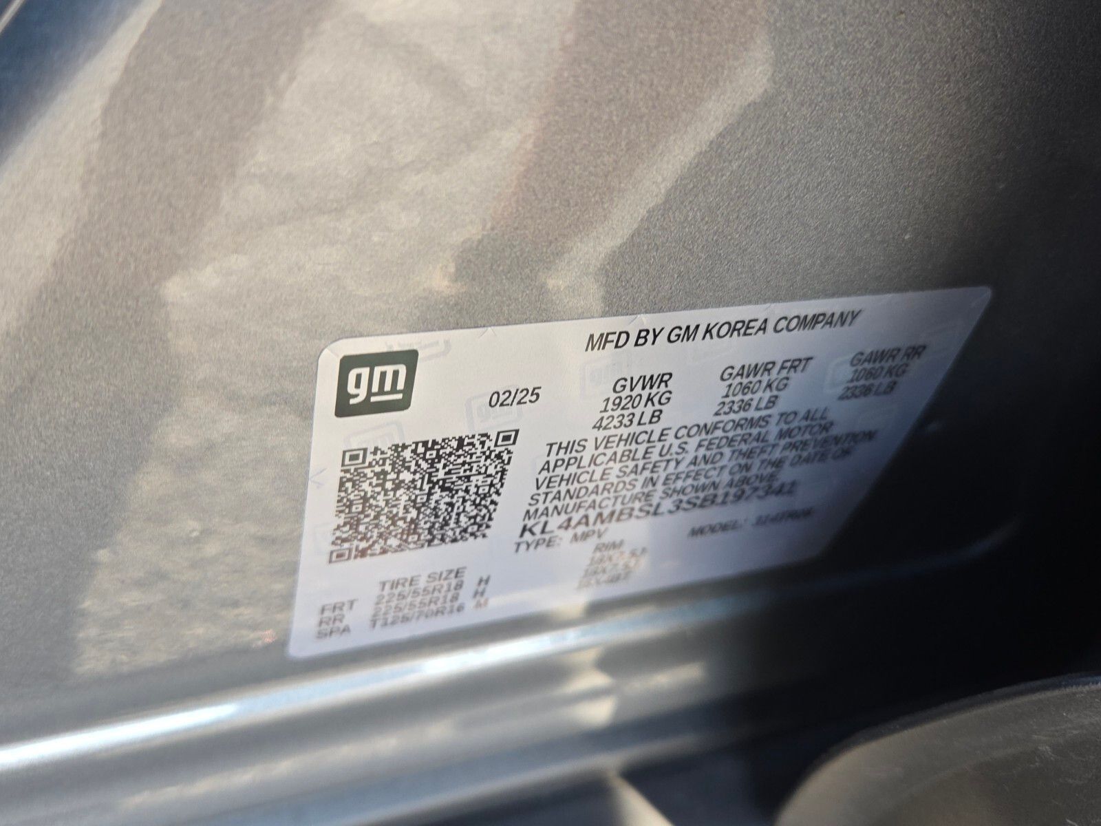 Used 2025 Gray Metallic Buick Preferred image 18