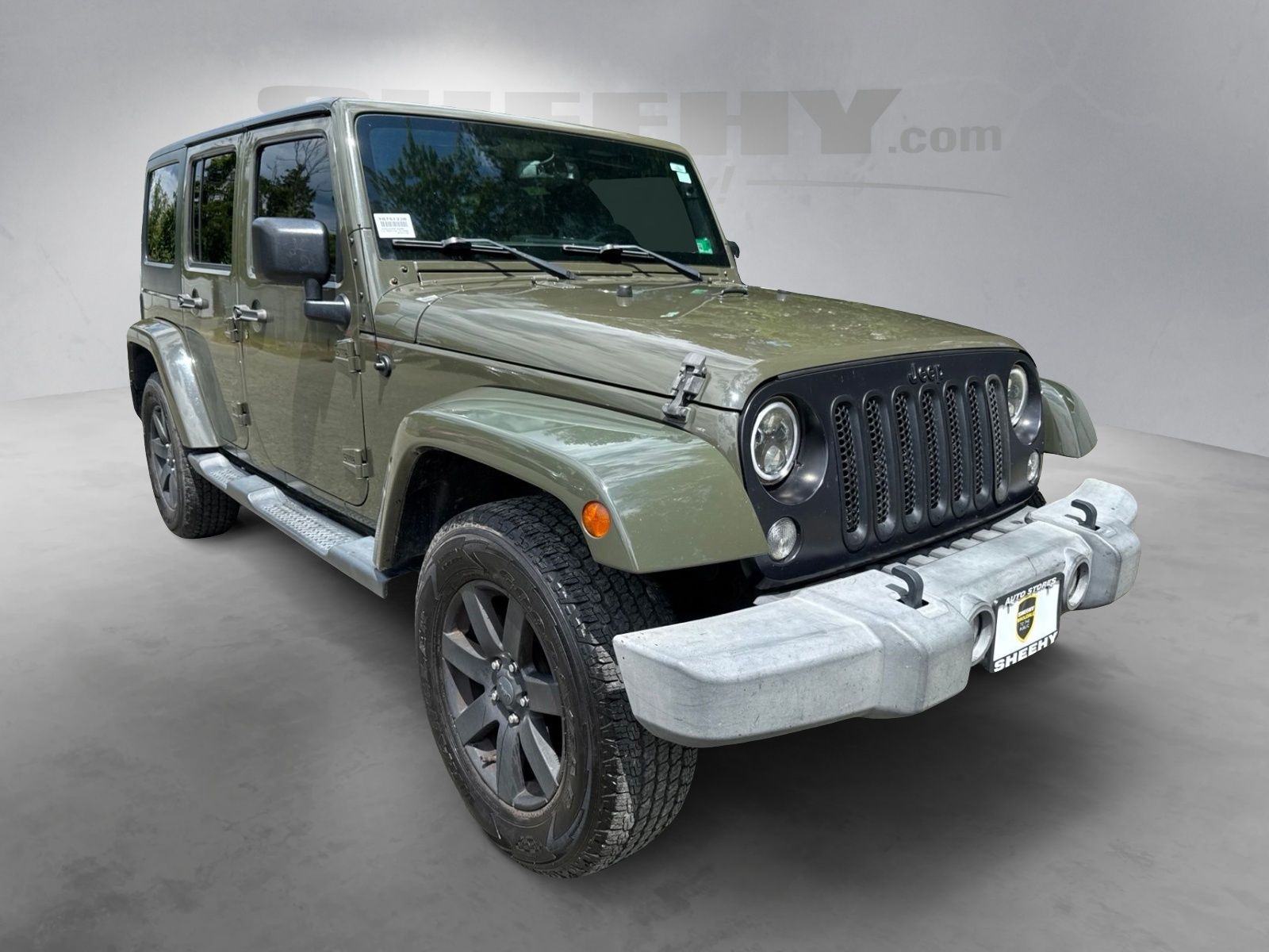 Used 2015 Tank Clearcoat Jeep Unlimited Sahara image 2