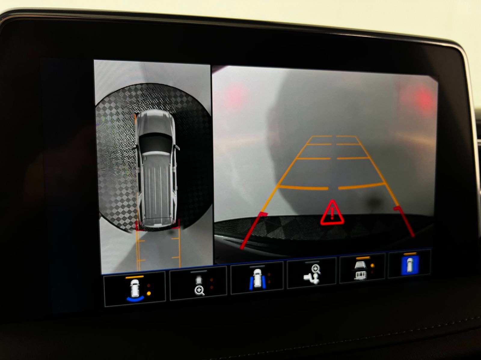 Thumbnail: 2024 Chevrolet Tahoe - 20