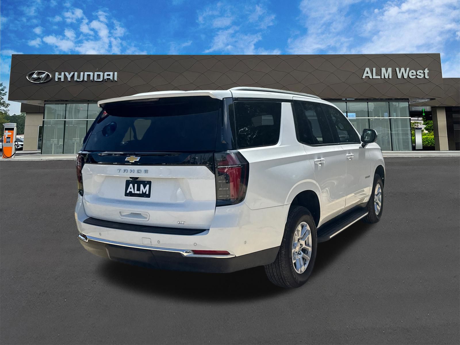 Used 2025 White Chevrolet LT image 5