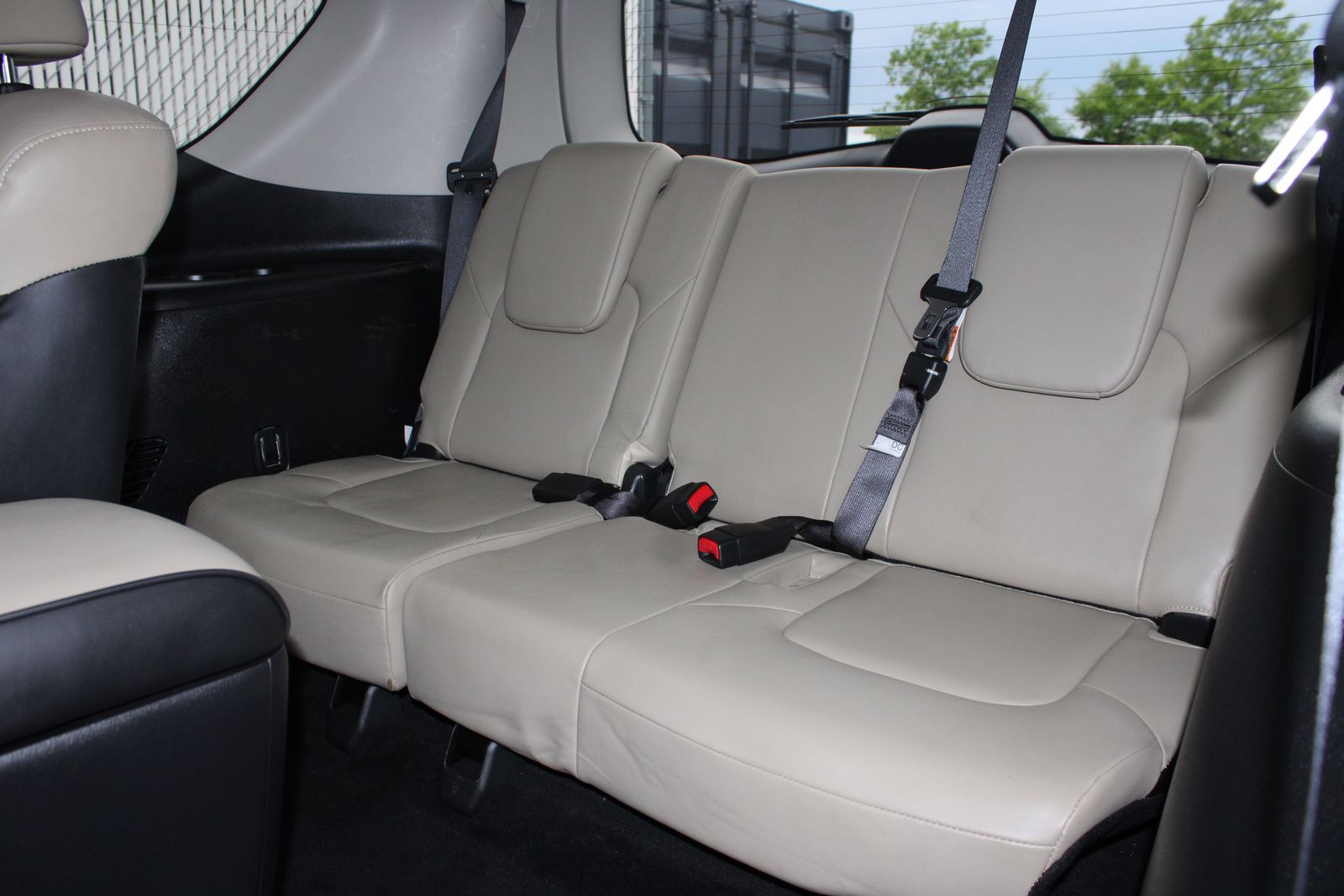 Used 2024 Gray INFINITI Premium Select image 12