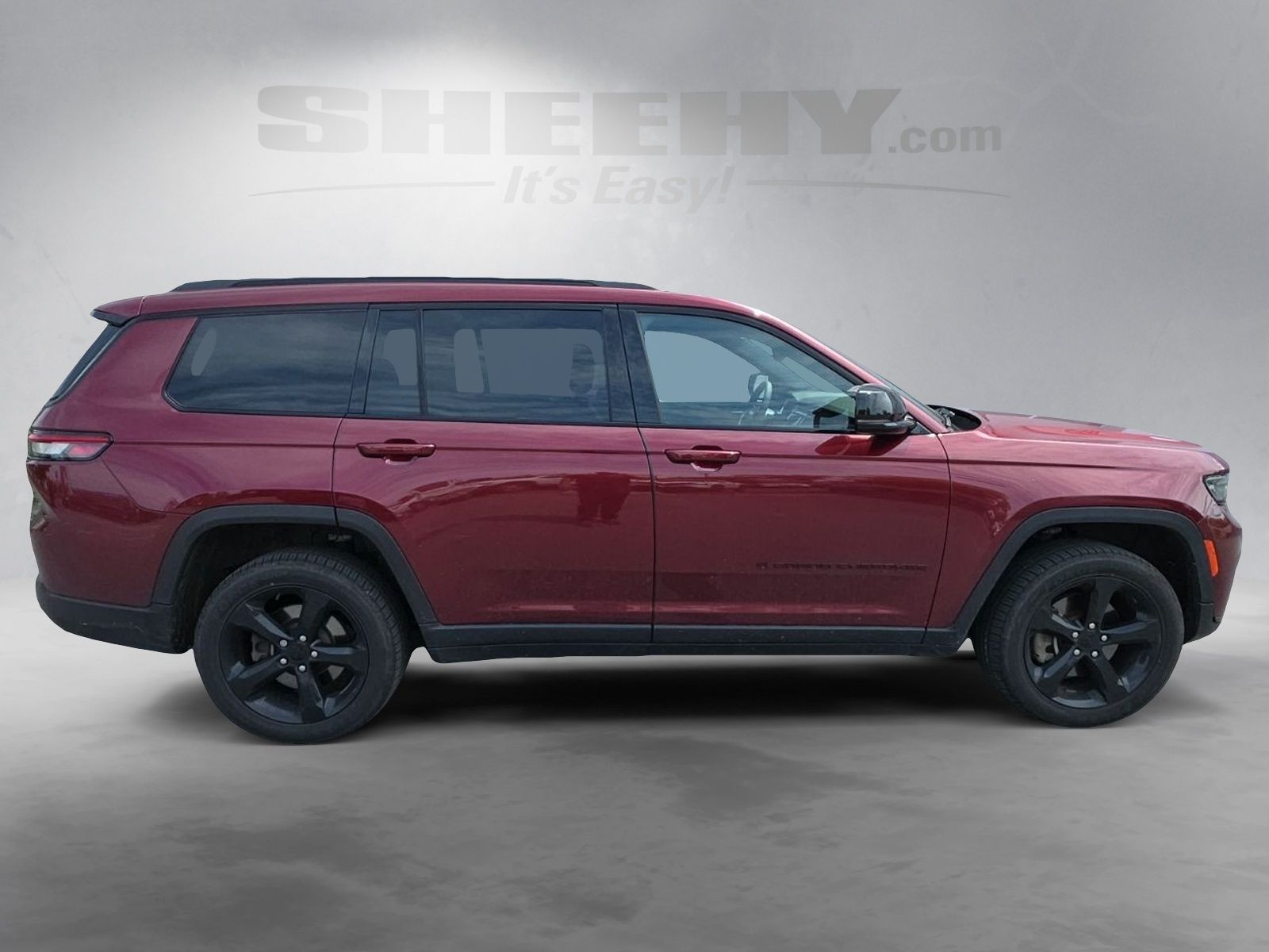 Used 2023 Red Jeep Altitude image 9