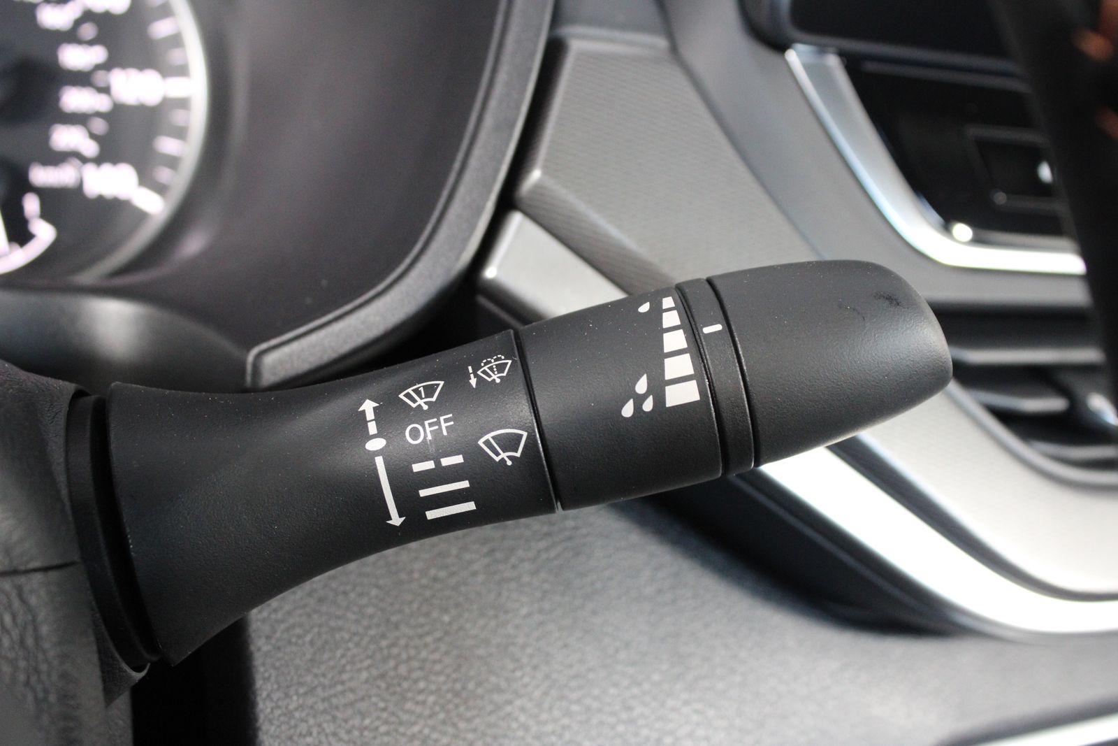 Used 2026 White Nissan 2.5 SR image 27