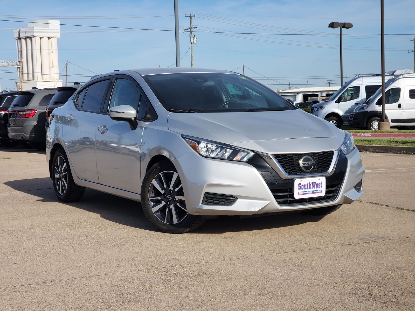 2020 Nissan Versa SV FWD