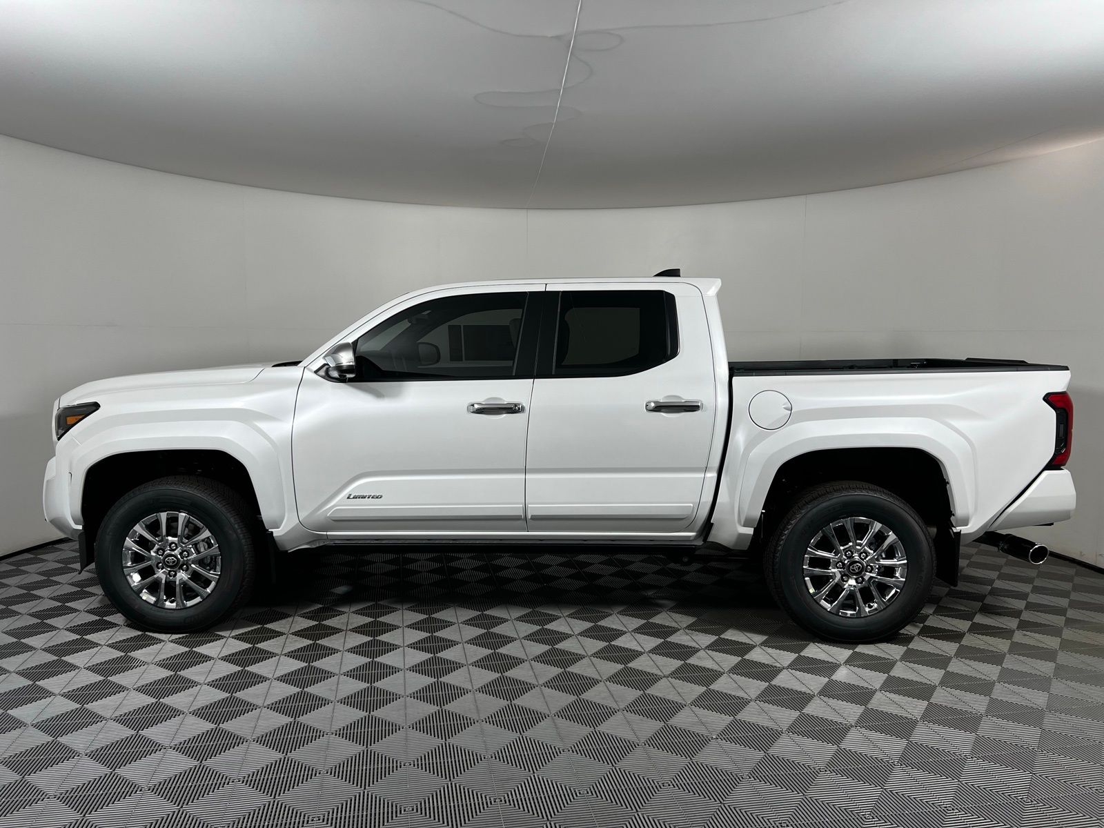 2024 Toyota Tacoma Limited 8