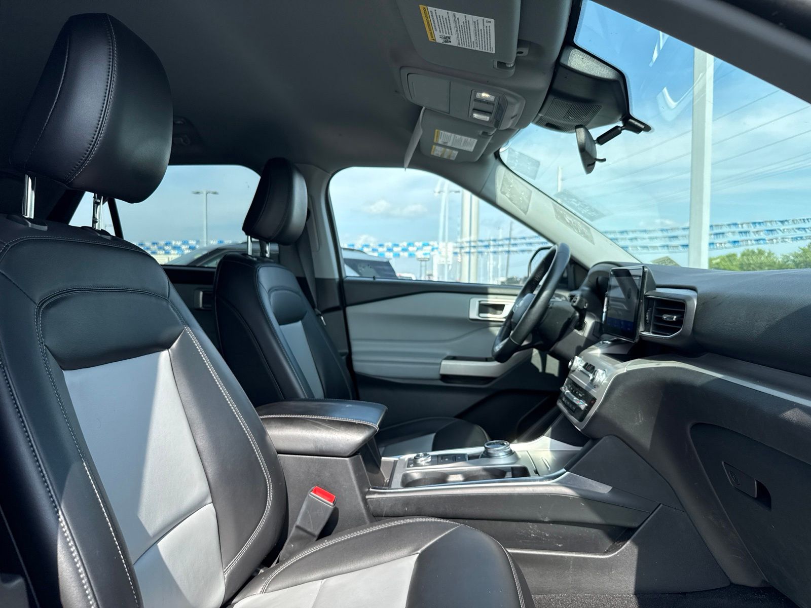 2023 Ford Explorer image 7