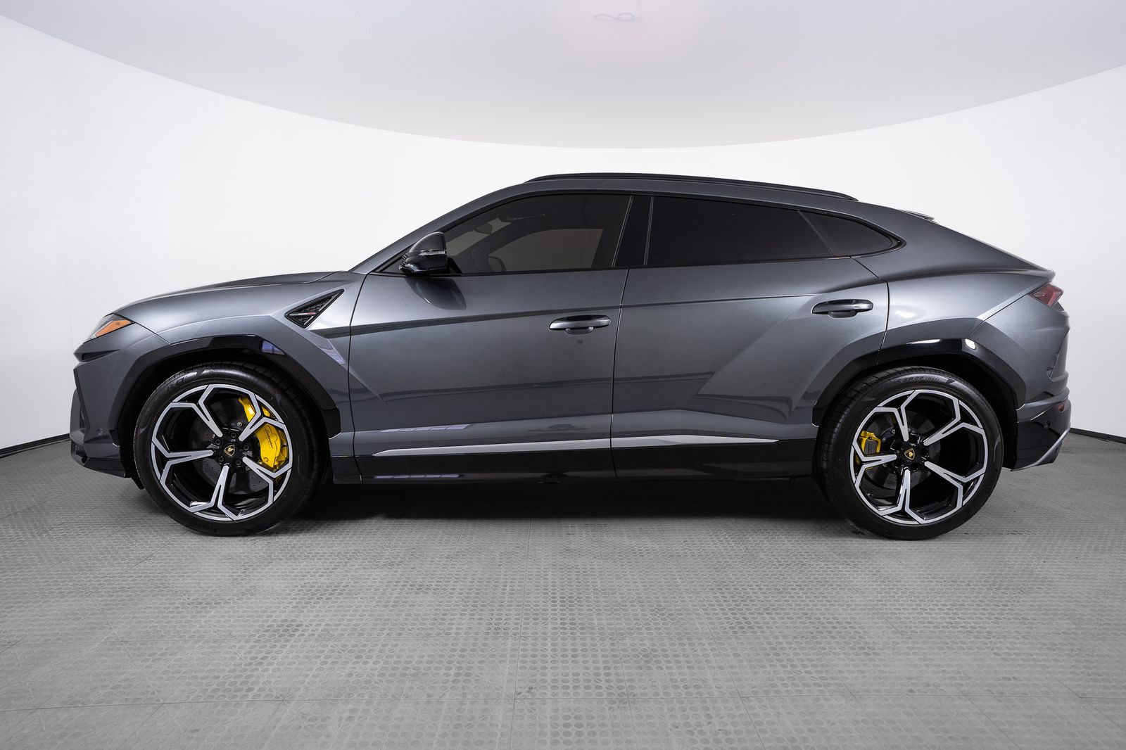 2020 Lamborghini Urus — full photo 2 of 53