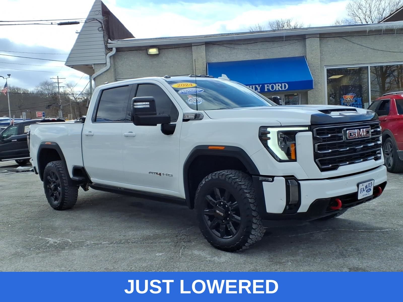 Summit White 2024 GMC Sierra 3500HD AT4 Crew Cab 4WD Pickup Truck Four-Wheel Drive Automatic