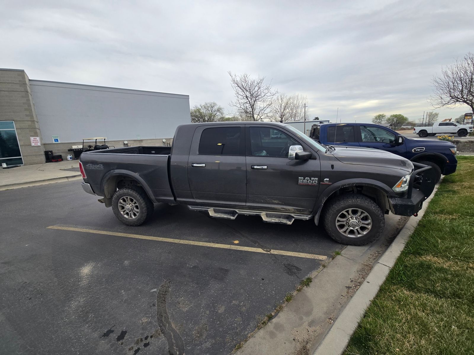 View vehicle photo 7