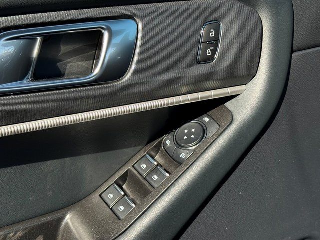 New 2026 Space White Metallic Ford ST-Line image 32