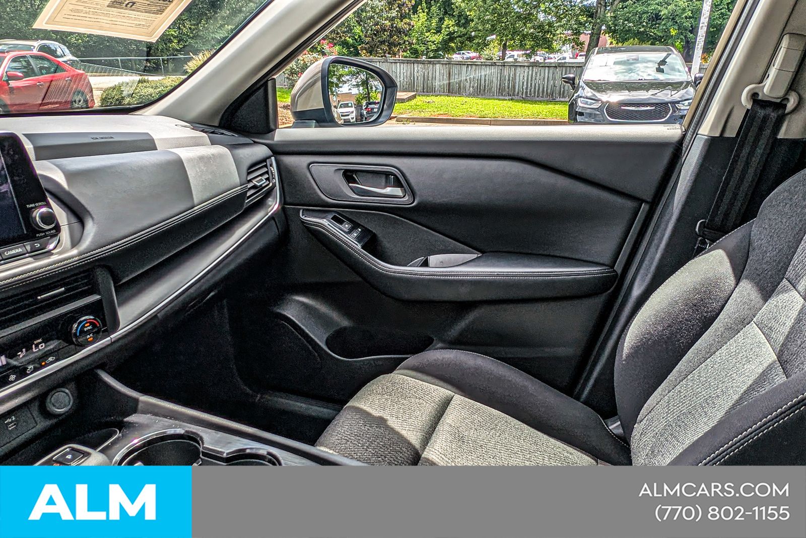 Used 2025 Beige/tan Nissan SV image 38