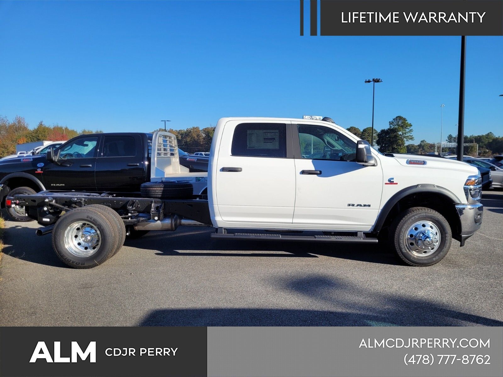 New 2026 Bright White Clear-Coat Exterior Paint RAM Tradesman image 14