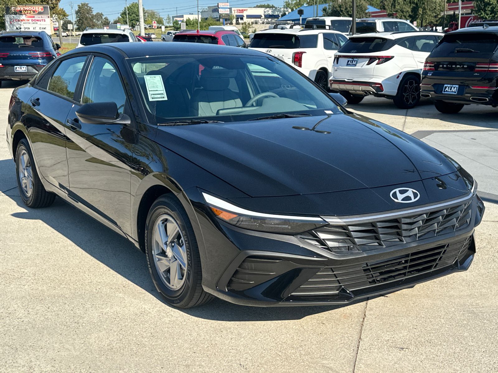 2025 Hyundai Elantra SE photo 3