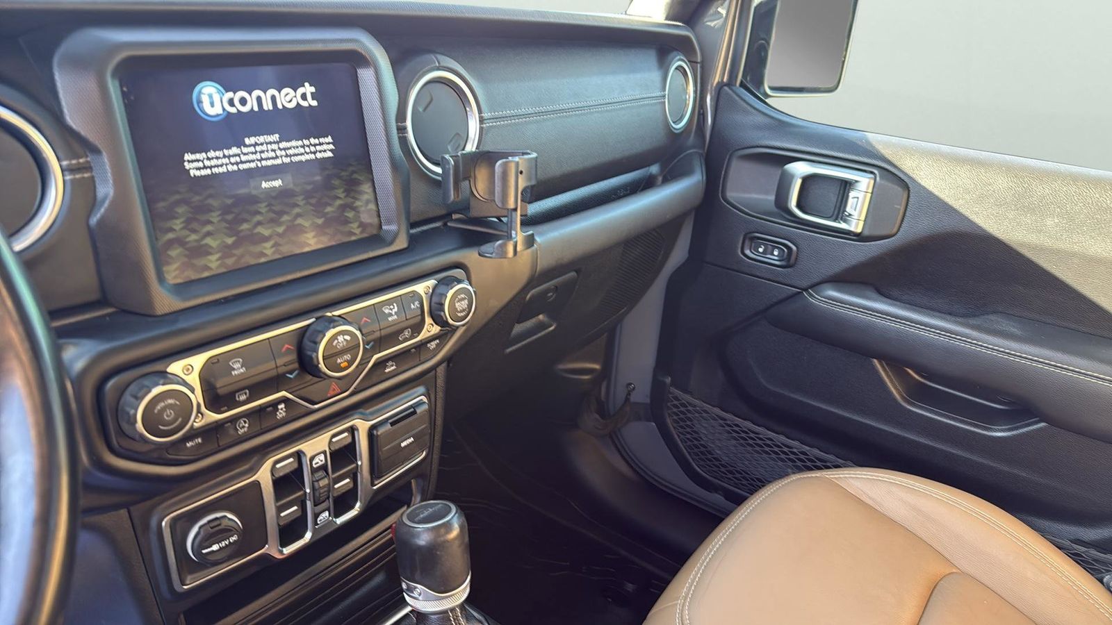 Used Car 2020 Jeep Gladiator  Overland For Sale Under $30,000 In Austin, Texas